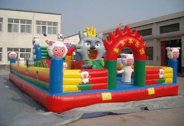 山東客戶訂購(gòu)充氣城堡