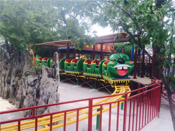 滑行龍游樂設備