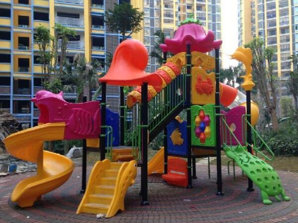 兒童游樂設備